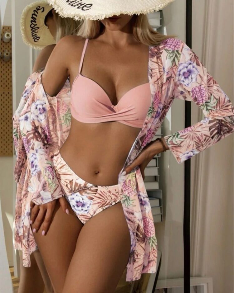 Ensemble de plage fleuri trois pièces pour femme rose pale